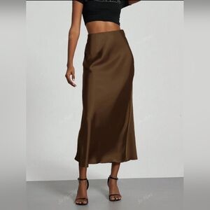 Women's Fashion Casual Stretch Satin Skirt NEW SIZE M